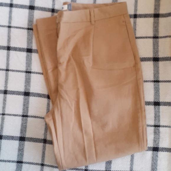 Old Navy Tapered Pleated Trousers - Picture 2 of 4